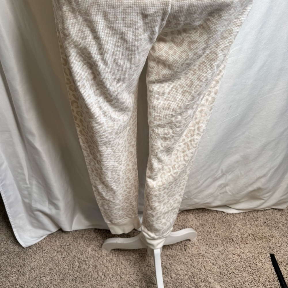 Old Navy Thermal Leggings Snow Leopard Animal Print Pajama Pants L - Picture 10 of 16